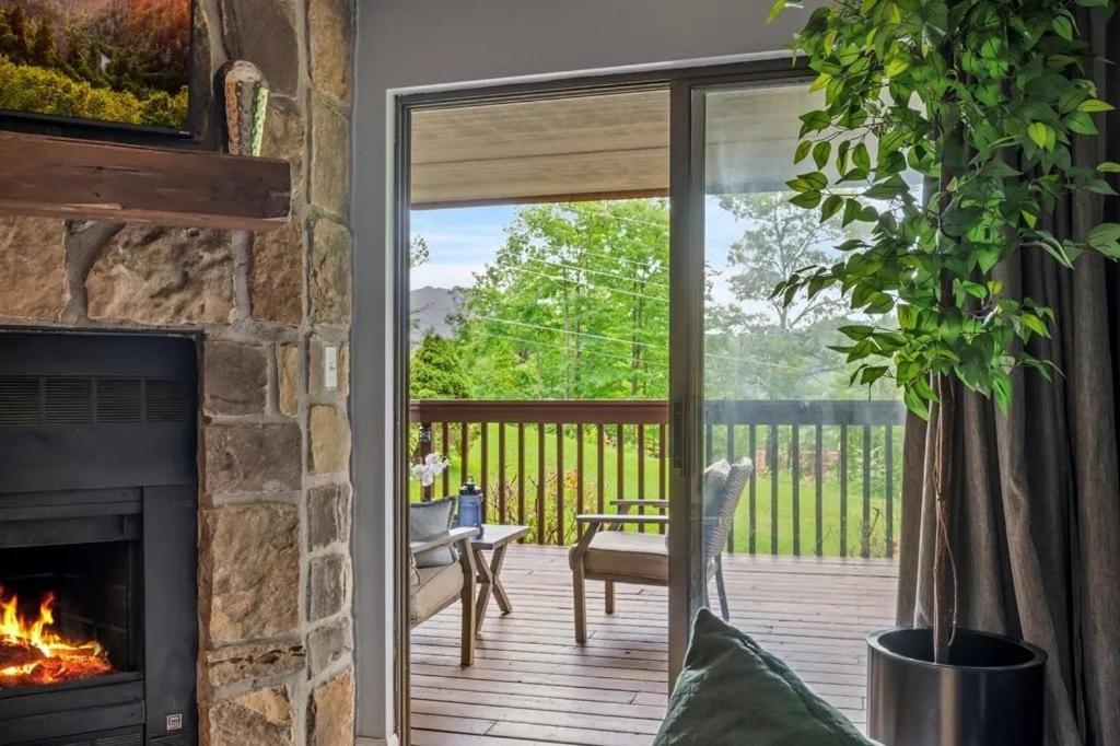 Views & Fireplace - Minutes To Gburg And Ober - Condo Гатлинбург Экстерьер фото